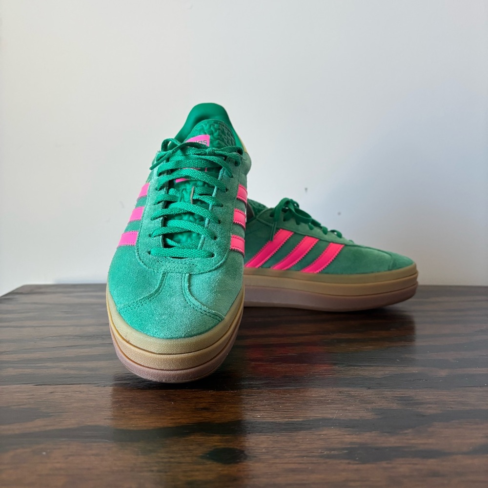 Adidas Gazelle - Green w/ hot pink stripes